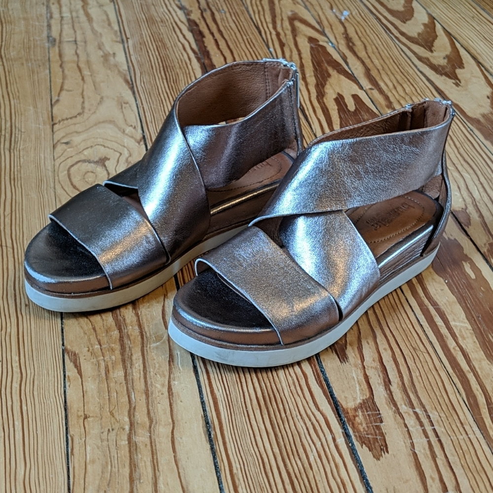 Bussola Potsdam Metallic wide strap sandal